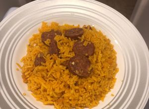 Una foto de Arroz amarillo con chorizo