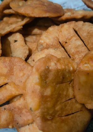 खस्ता मठरी (khasta mathri recipe in Hindi) रेसिपी मुख्य फोटो