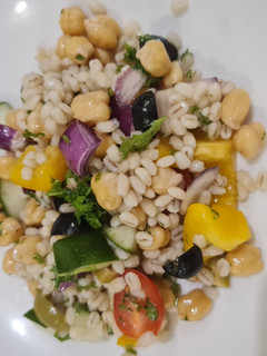 Foto resep Mediterranean Barley Salad // Salad Jali Jali ala Mediterania