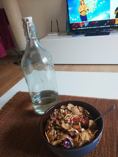 Foto principal de Granola con yogurt griego y fruta de temporada