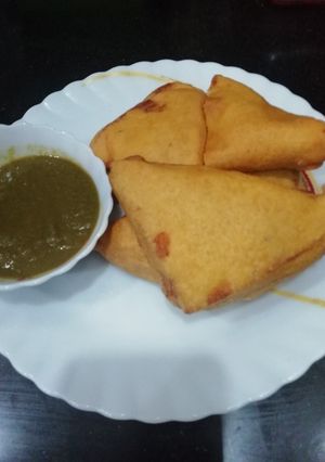 A picture of Multi Grain Bread's Pakoda.