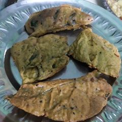 A picture of Spinach leaves fritters.