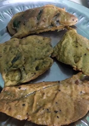 A picture of Spinach leaves fritters.