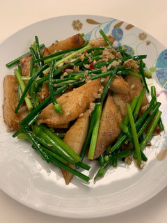 韭菜花炒甜不辣 的食譜成品照片