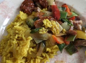 Une photo de Riz cardamome et légumes sautés