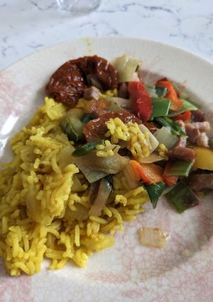 Une photo de Riz cardamome et légumes sautés
