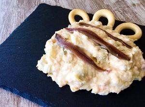 Foto principal de Mi ensaladilla favorita con anchoas y picos (casi marineras)