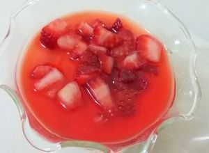 Una foto de Compota de frutillas flambeadas