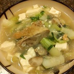 Bok choy and silk tofu soup (with duck meat) 青菜豆腐鸭肉汤 A picture of Bok choy and silk tofu soup (with duck meat) 青菜豆腐鸭肉汤.