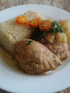 Una foto de Pollo con arroz 🌷