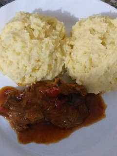Una foto de Puré de Papa y Carne guisada