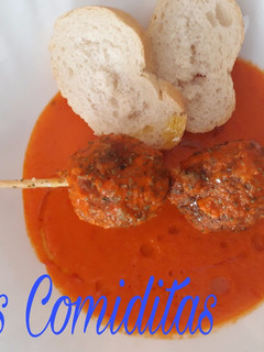 Una foto de Albóndigas de pescado en salsa