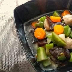 A picture of Veggies and Meatball Clear Soup.