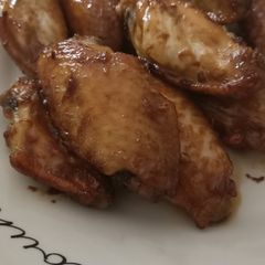 A picture of Sticky chicken wings.