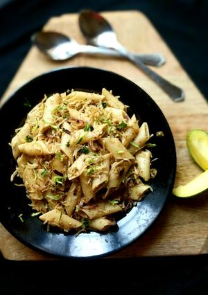 A picture of Raw mango pasta biryani.