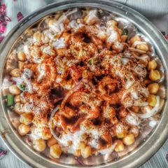 A picture of Dahi wali chana chaat.