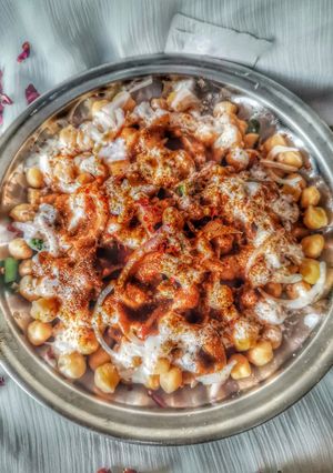 A picture of Dahi wali chana chaat.