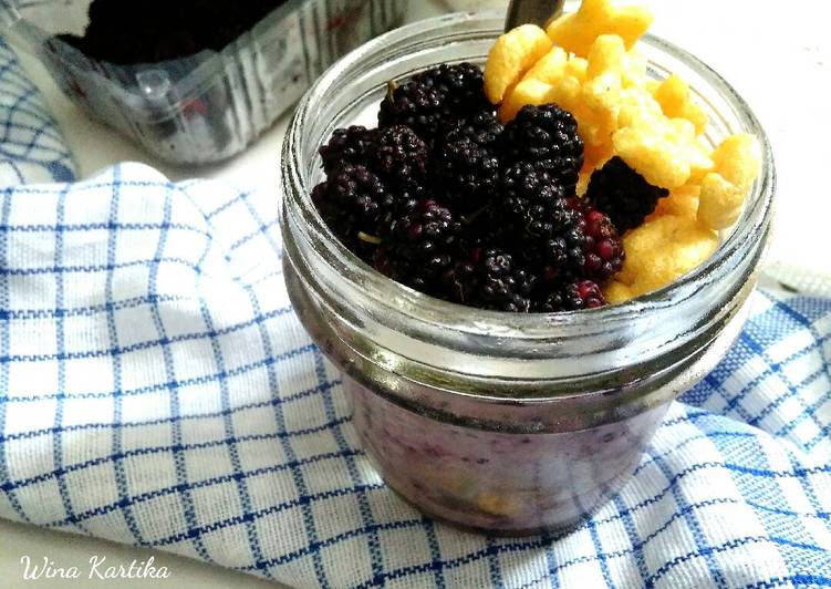 Overnight Oats With Blackberry