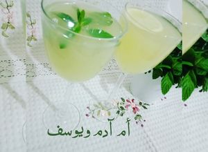صورة لوصفة عصير الليمون بنكهة مبشور الليمون والنعناع 💚