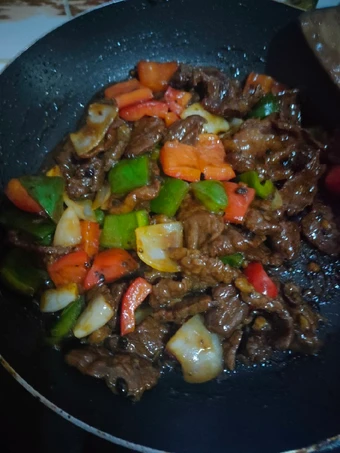 Langkah Mudah untuk Menyiapkan Resep Sapi lada hitam (beef black pepper) yang Enak Banget