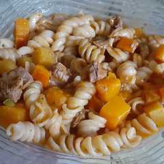 Una foto de Guisito liviano de fideo tirabuzón