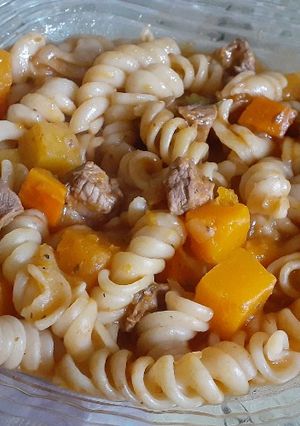 Una foto de Guisito liviano de fideo tirabuzón