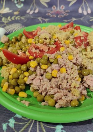 Una foto de Quinoa con guisantes y maíz (lata saludable)