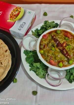 ગ્રીન ચણા કરી (Green Chana Curry Recipe In Gujarati) રેસીપી મુખ્ય ફોટો