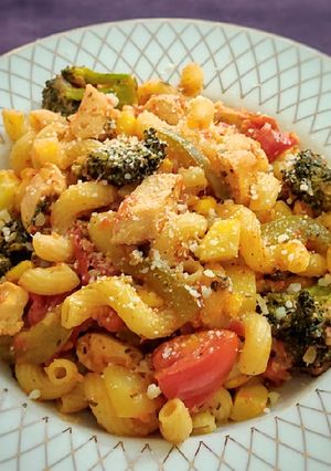 عکسی از دستور پاستا با مرغ و سبزیجات (غذای رژیمی)