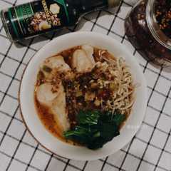 รูปของ Spicy Wonton Noodle in Chilli Oil
