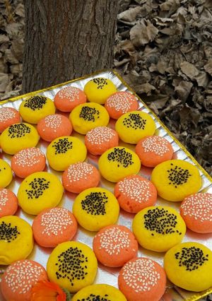 عکسی از دستور شیرینی کعک با رنگ خوراکی و زعفران 👌😋
