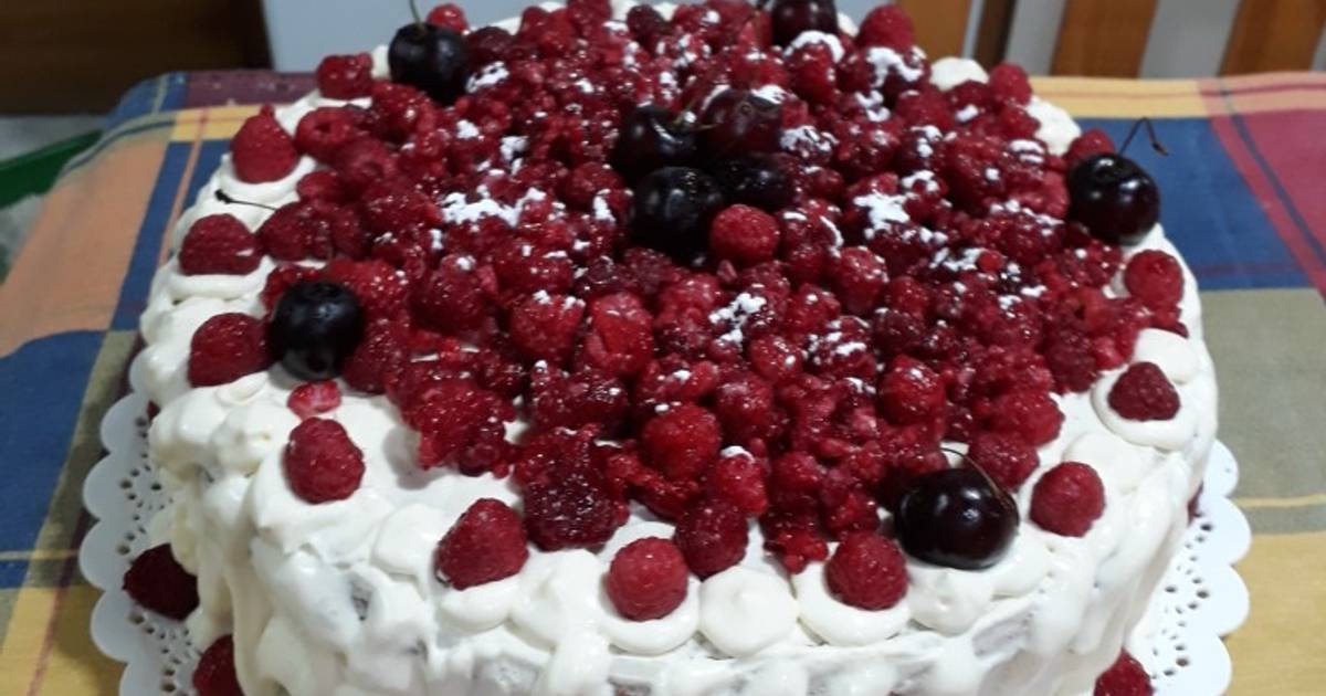 Torta de vainilla con chantilly y frutos rojos Receta de Marita Sosa-  Cookpad