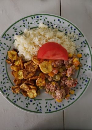 Una foto de Atún a la jardinera