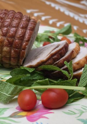 A picture of Boneless turkey white and dark meat roast.