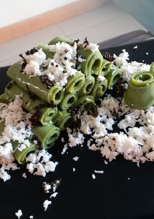 A picture of Palak paneer khandvi.