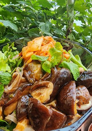 Hình của món Phở khô trộn nấm đông cô (món chay).