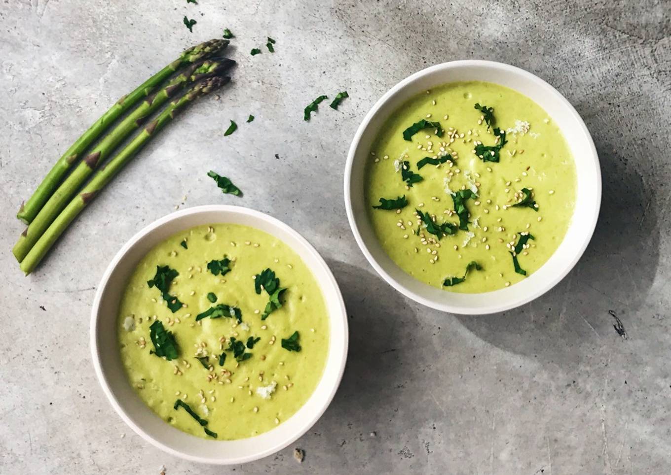 Crema de espárragos verdes saludable