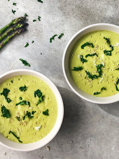 Una foto de Crema de espárragos verdes saludable