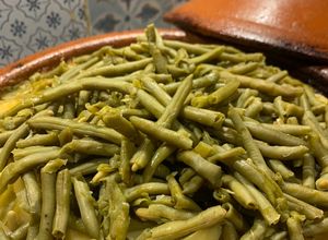 Une photo de Tajine pommes de terre, haricots et boulettes de viandes