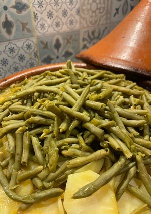 Une photo de Tajine pommes de terre, haricots et boulettes de viandes