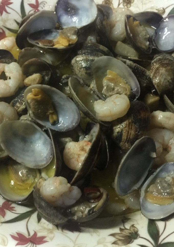 Una foto de Almejas reales con gambas