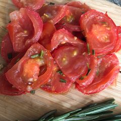 A picture of Roasted tomato salad.