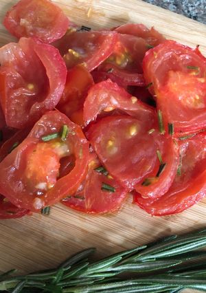 A picture of Roasted tomato salad.