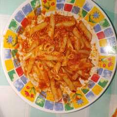 Una foto de Macarrones en salsa de tomate con chorizo y jamón Thermomix