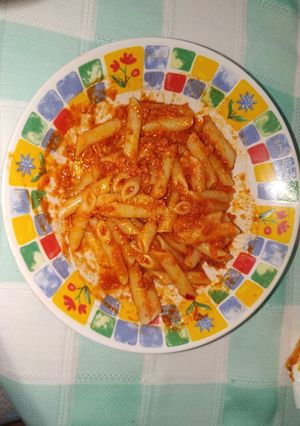 Una foto de Macarrones en salsa de tomate con chorizo y jamón Thermomix