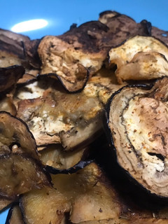 Una foto de Chips de berenjena en Airfryer
