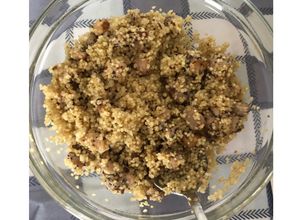 Foto di Quinoa con cubetti di tonno e pesce spada con semi di sesamo e di papavero