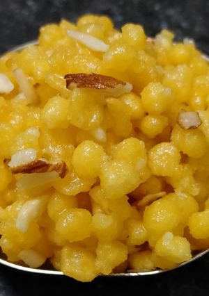 મીઠી બુંદી (Mithi Boondi Recipe In Gujarati) રેસીપી મુખ્ય ફોટો