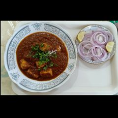 A picture of Paneer in thick gravy.