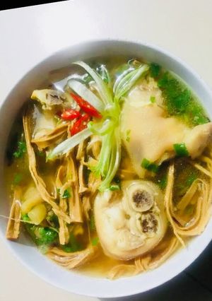 Hình của món Măng khô hầm giò heo 🐖.